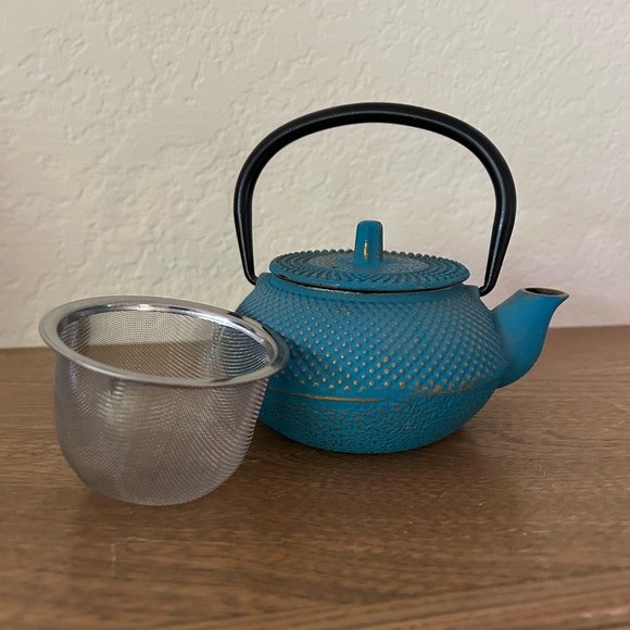 Japanese cast iron miniature teapot with strainer. - Picture 2 of 6